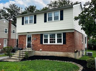 321 Massasoit St, Lester, PA 19029