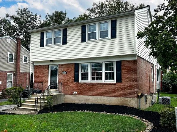 321 Massasoit St, Lester, PA 19029