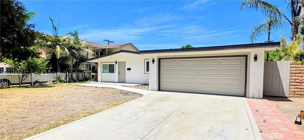 3 bed, 1296 sqft, $4,600 — Photo 2