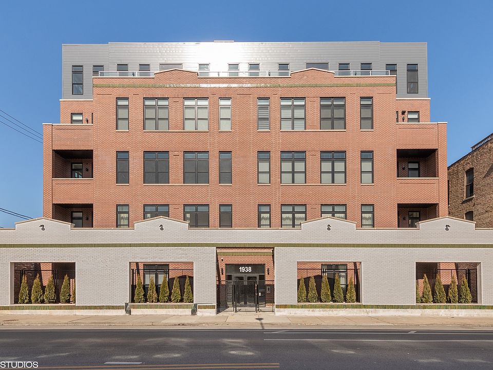 1st image of 1938 W Augusta Blvd #502