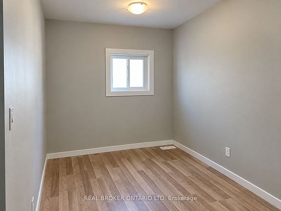 3rd image of 31 Myrtle St