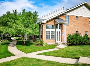 11 Dewalt Ct, Elmhurst, IL 60126