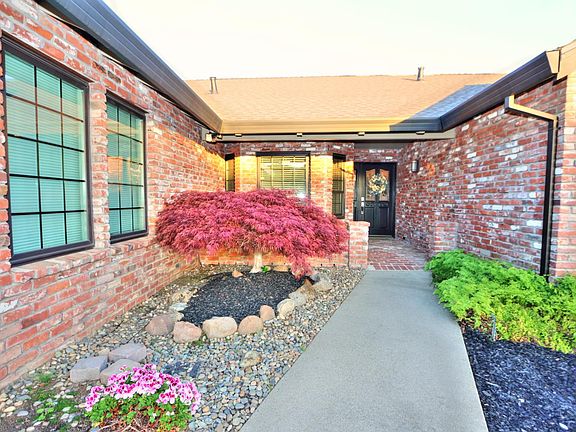 3rd image of 3802 Sweetwater Dr