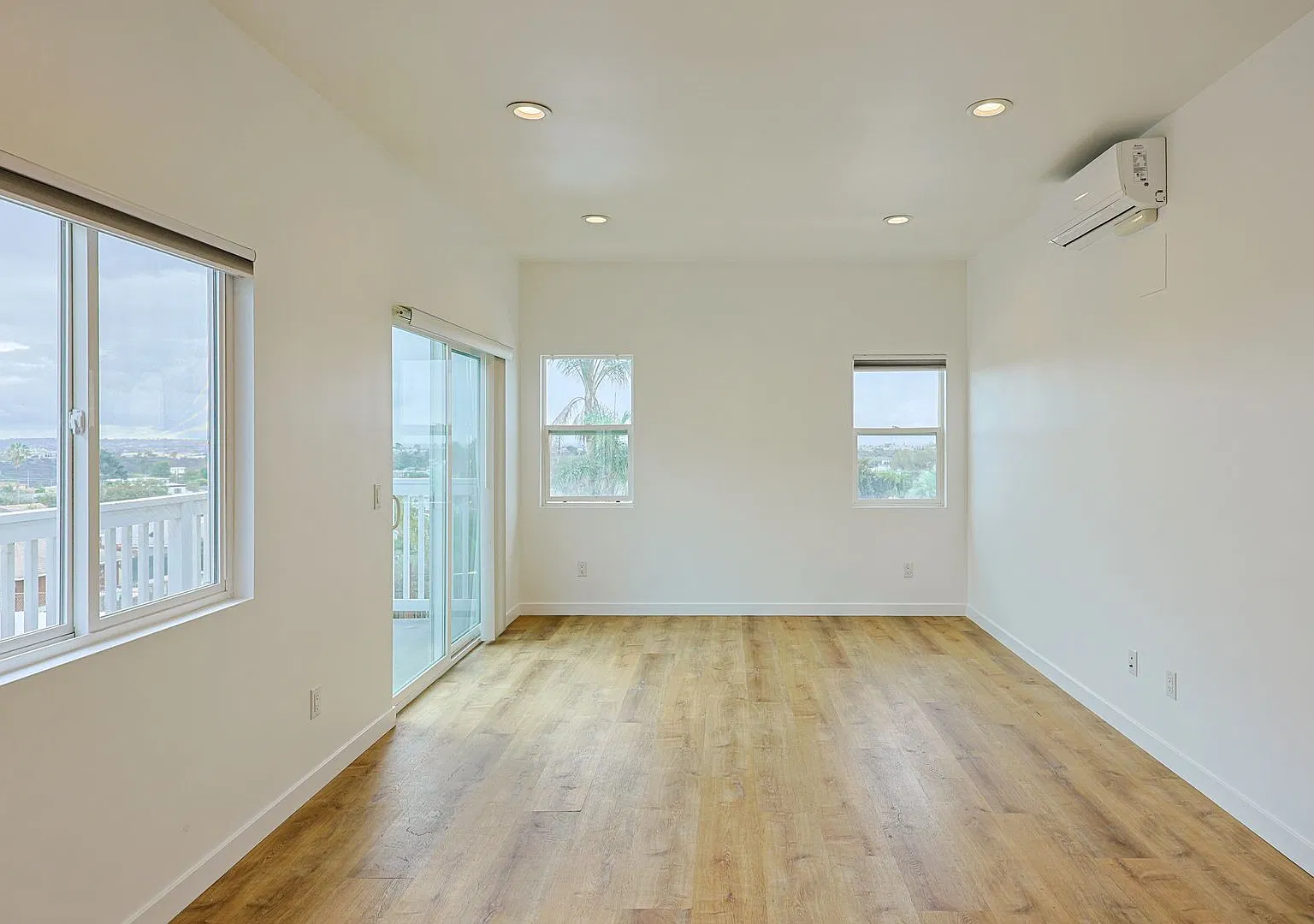 Thomson Ct. 6737-43 — Photo 2