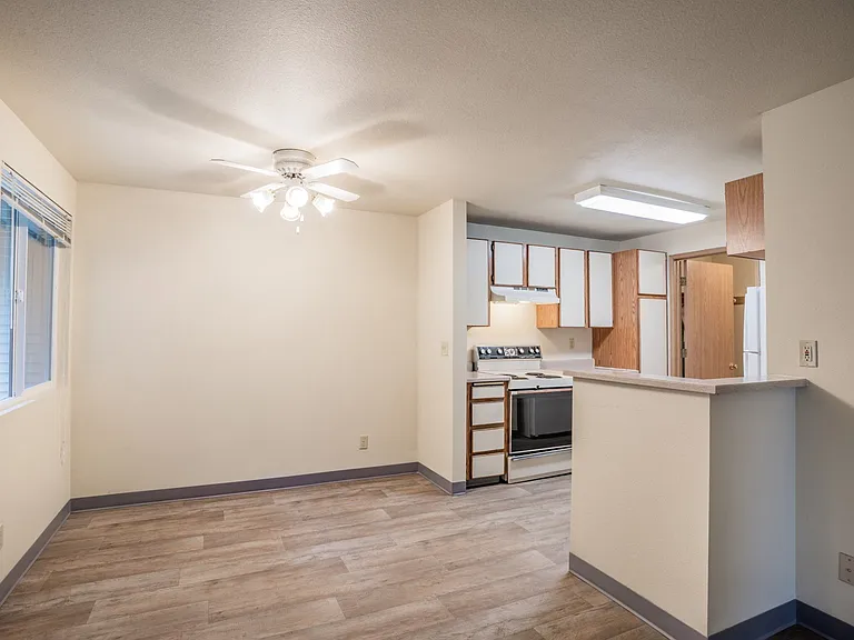 Stonesthrow Apartments — Photo 40