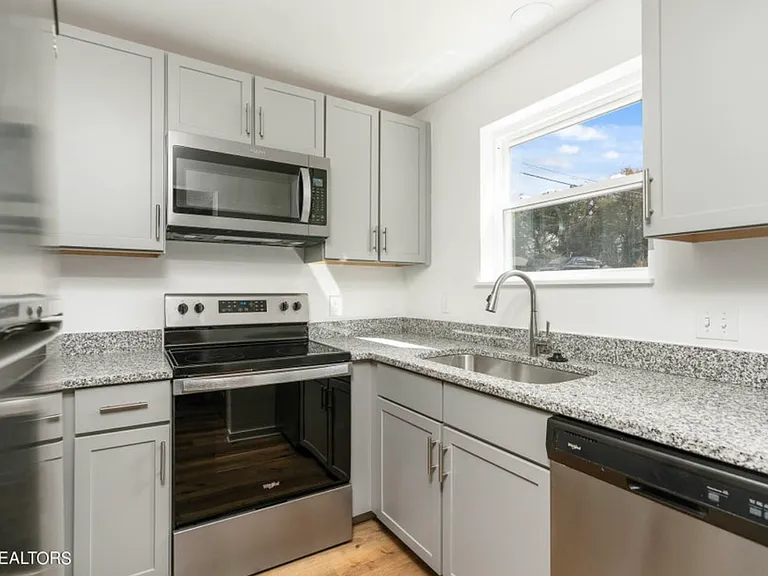 811 Flanders Ln #5 — Photo 7