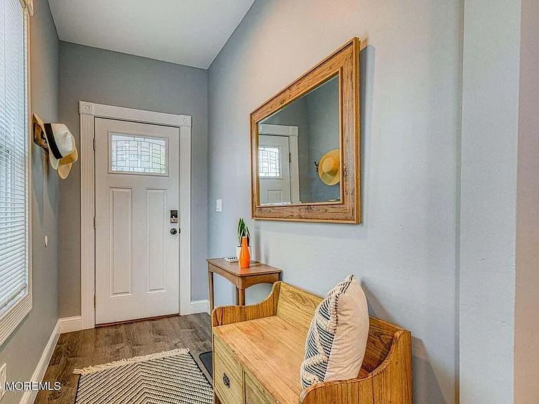 148 Heck Ave — Photo 3