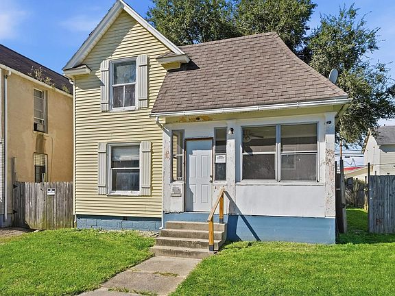 3rd image of 208 S Franklin St