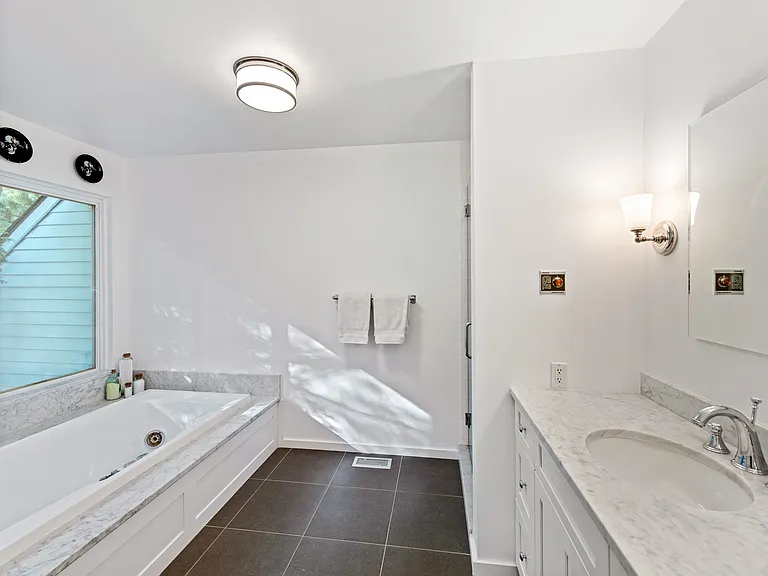 29 S Breeze Dr — Photo 22