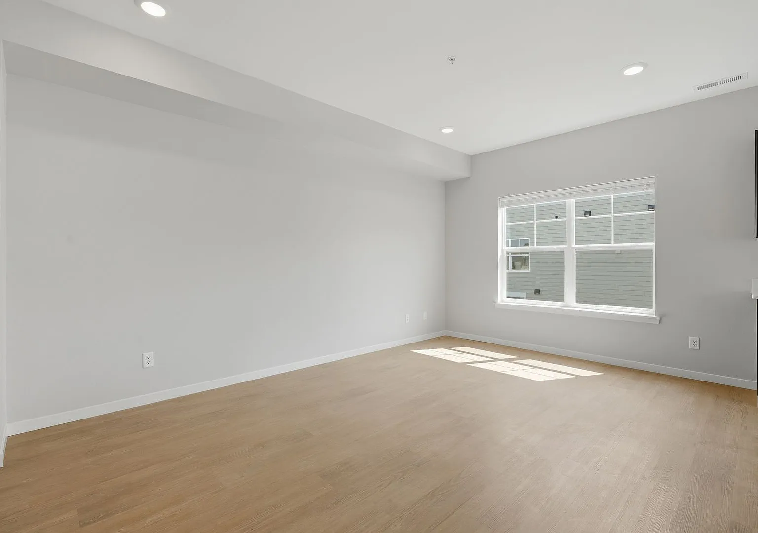 Big Ben Townhomes Brand New 3 Bedroom Townhome | Attached 2-Stall Garage — Photo 3