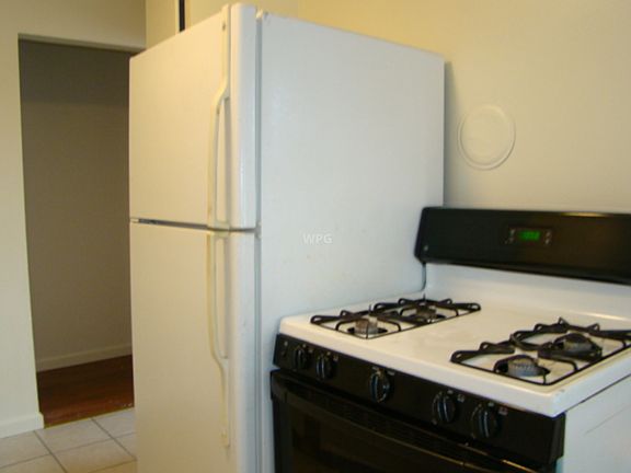 4th image of 605 Bryan Ave APT 6