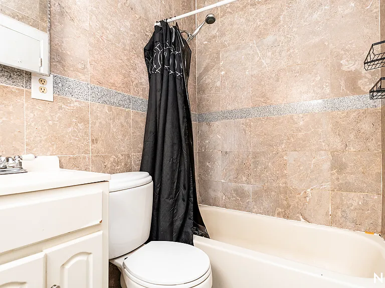 516 Bainbridge St #1R — Photo 5