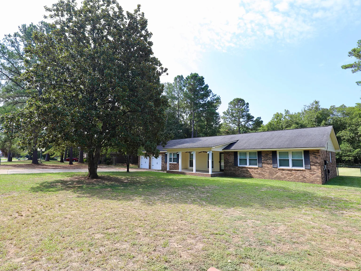 3 bed, 2.0 bath, 1945 sqft, $2,200 — Photo 3
