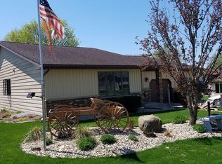 765 Heather Ln, Platteville, WI 53818