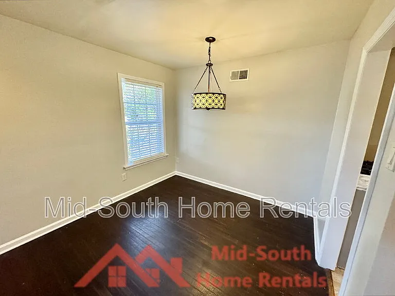 1060 Paul Pl — Photo 7