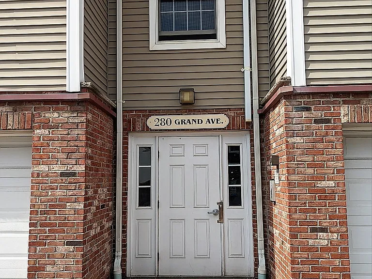 280 Grand Ave #1A — Photo 2