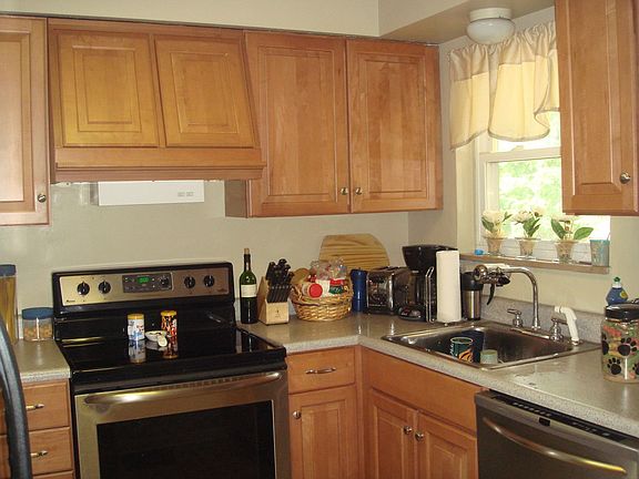 partial view of kitchen