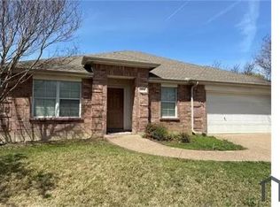 8616 Garden Springs Dr, Fort Worth, TX 76123