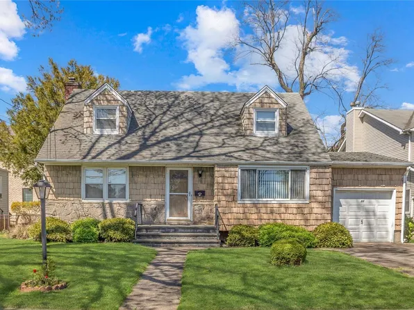 53 Woodward Street, Roslyn Heights, NY 11577