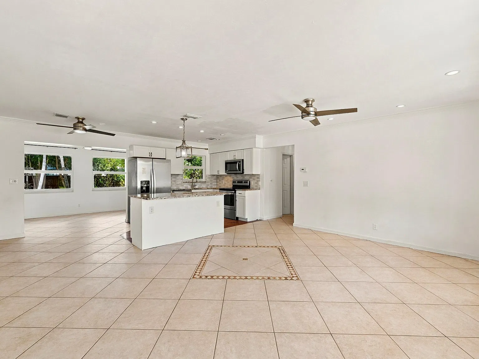 2 bed, 2.0 bath, 1242 sqft, $4,000 — Photo 4