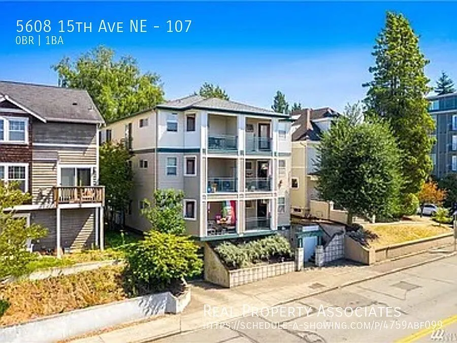5608 15th Ave NE — Photo 3