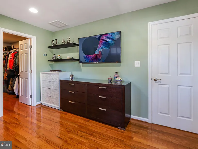 8011 Jackson Rd — Photo 32