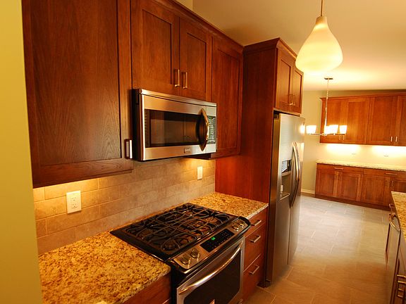 4th image of 595 Seabury Dr