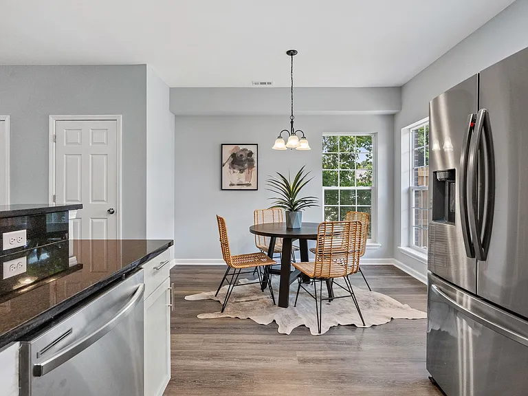 211 Longfellow Ln #211 — Photo 4