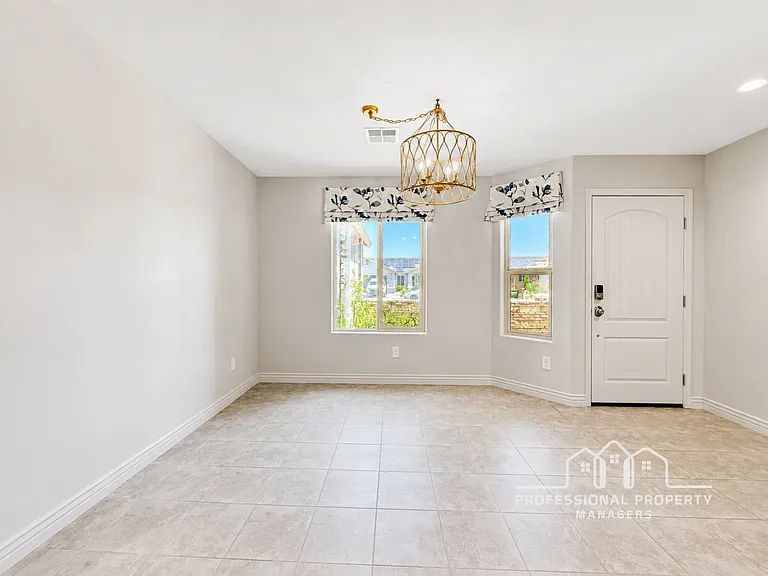 10203 E 34th Pl — Photo 2