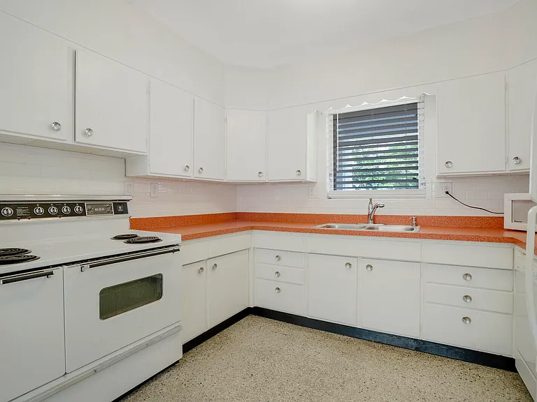 3410 Poinsettia Ave — Photo 7