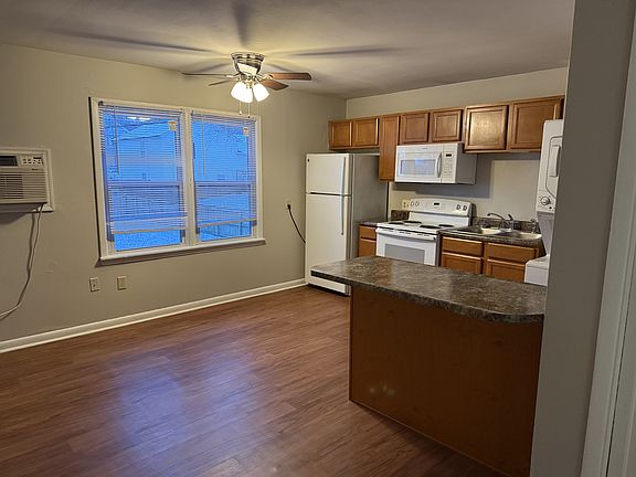 4th image of 203 1/2 N Poplar St #B