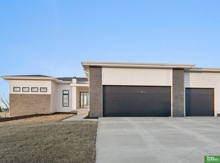 21126 Atwood Ave, Elkhorn, NE 68022