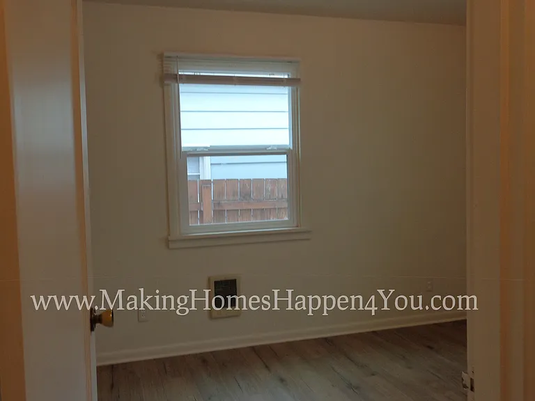 1945 23rd St NE — Photo 26