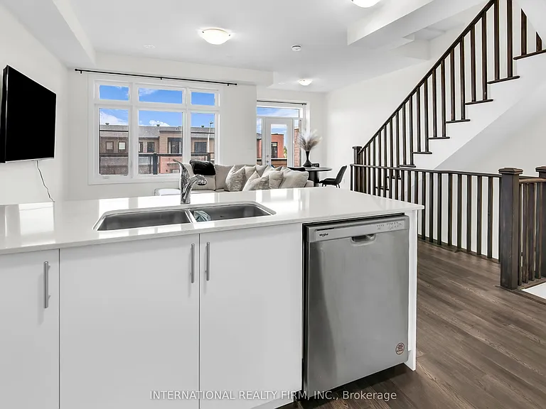 148 Turnberry Ln — Photo 8