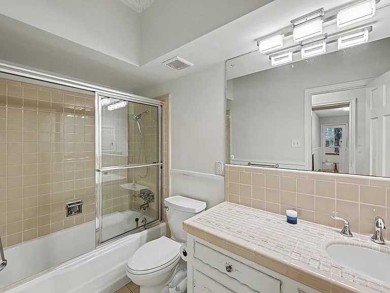 10811 Hunters Forest Dr — Photo 13