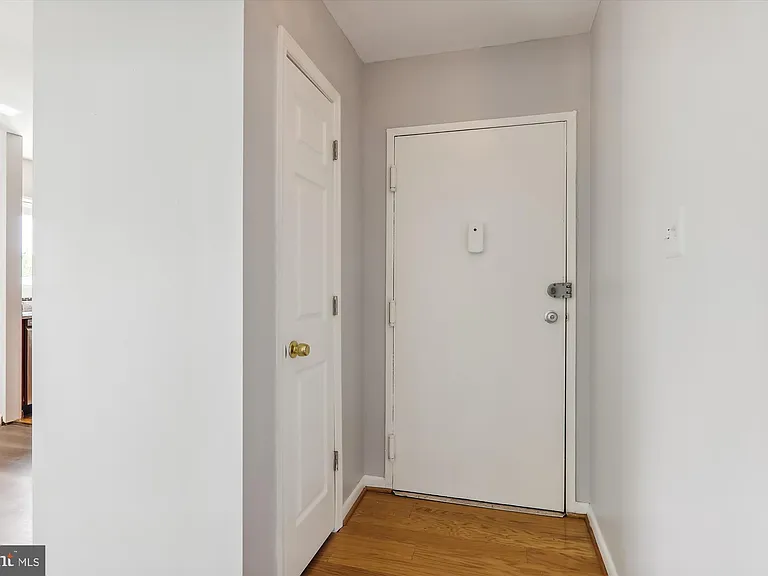 10631 Montrose Ave #M-202 — Photo 6