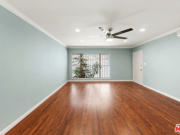 5th image of 1023 N Hayworth Ave