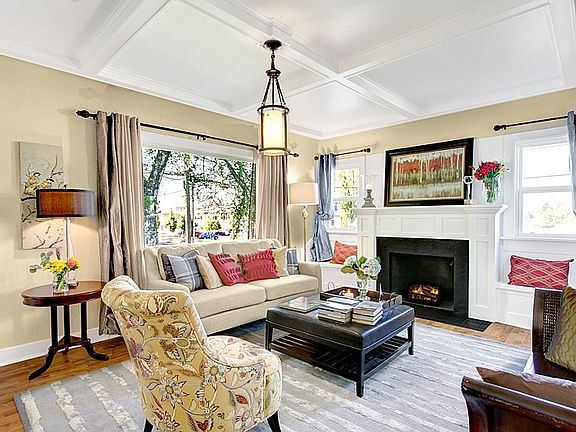 5th image of 2905 Grandview Dr W