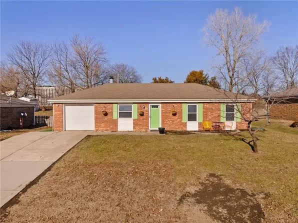 816 NE Pollard St, Lees Summit, MO 64086