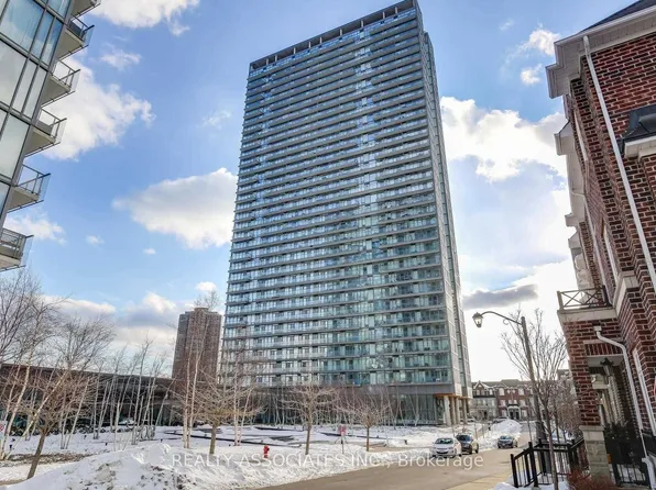 105 The Queensway #813, Toronto, ON M6S 5B5