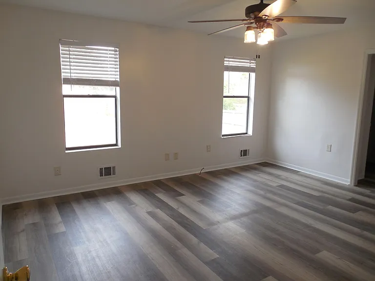 107 Springlakes Cir — Photo 8