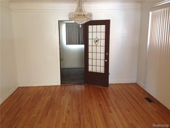 4th image of 16741 Rosemont Ave