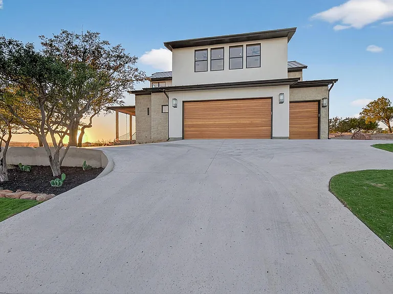 402 Emerald Way — Photo 35
