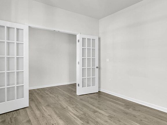 3rd image of 140 Rashford Way