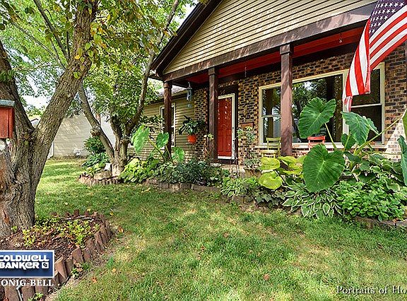 Exterior Front-You'll love the covered front porch! Roof, siding, & windows only 4 years old.