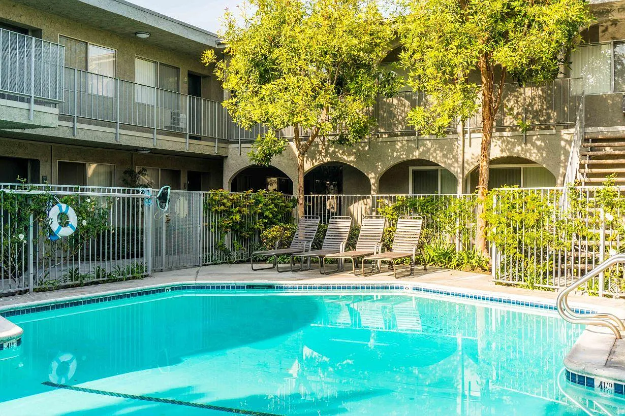 Flower Tree Apartments — Photo 4