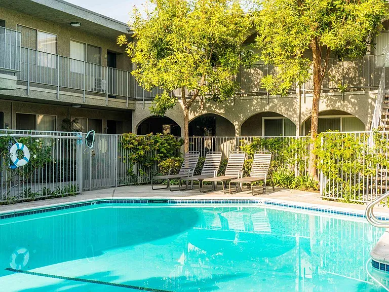 Flower Tree Apartments — Photo 4