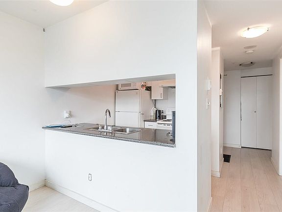 3rd image of 438 Seymour St #2501