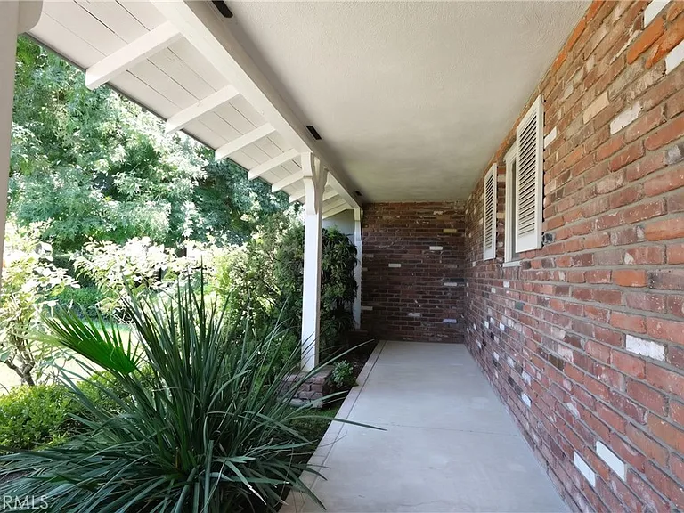 436 Stanford Dr — Photo 3