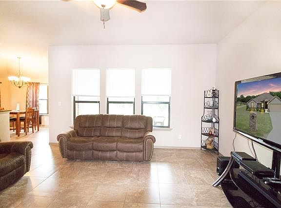 2nd image of 4103 Arrowhead Ln